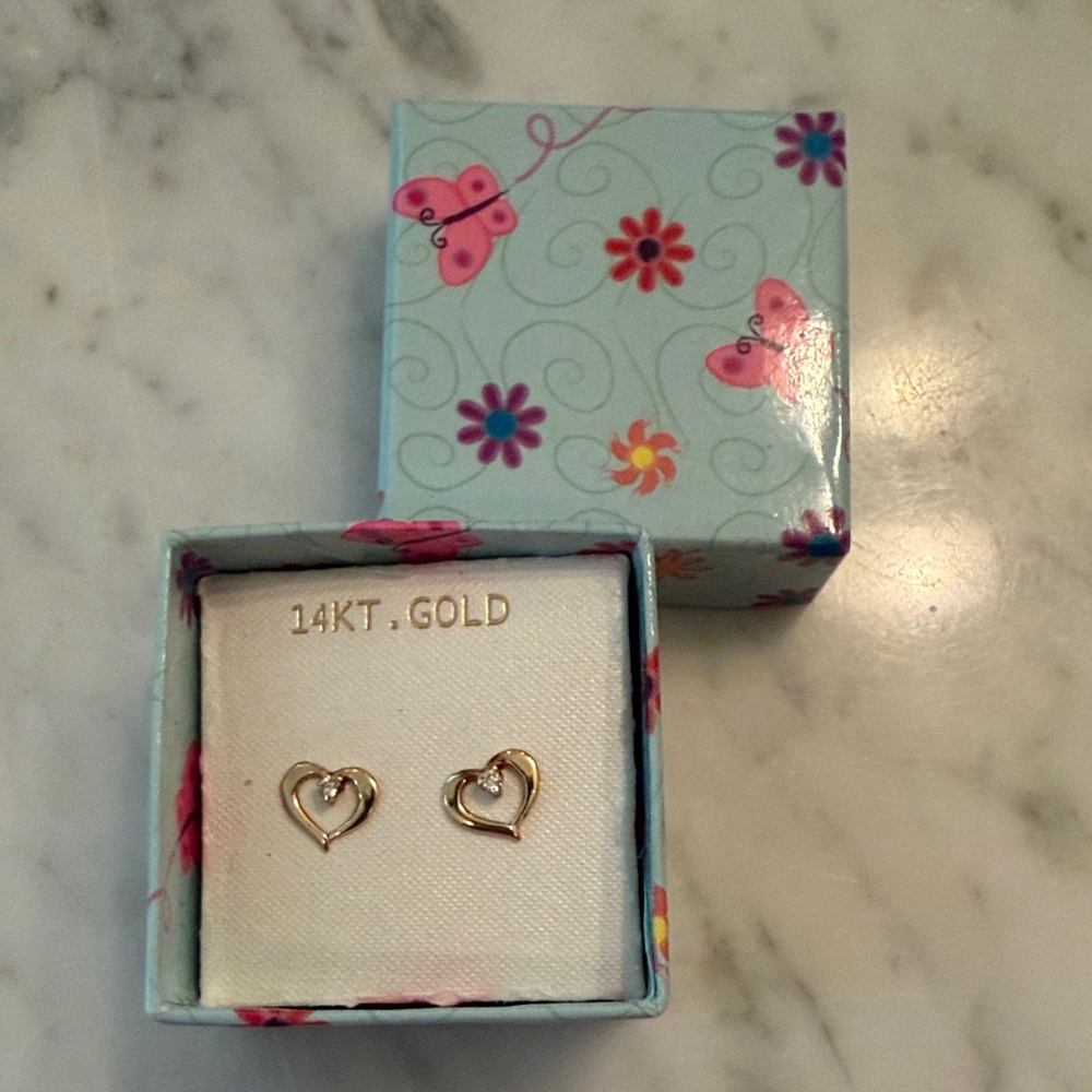 14 k gold with diamond heart earrings